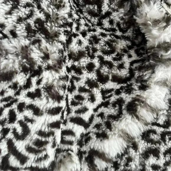 Chasing Fireflies Faux Fur Jacket Girls 7 Black White Soft Snap Front Lined - Picture 5 of 13